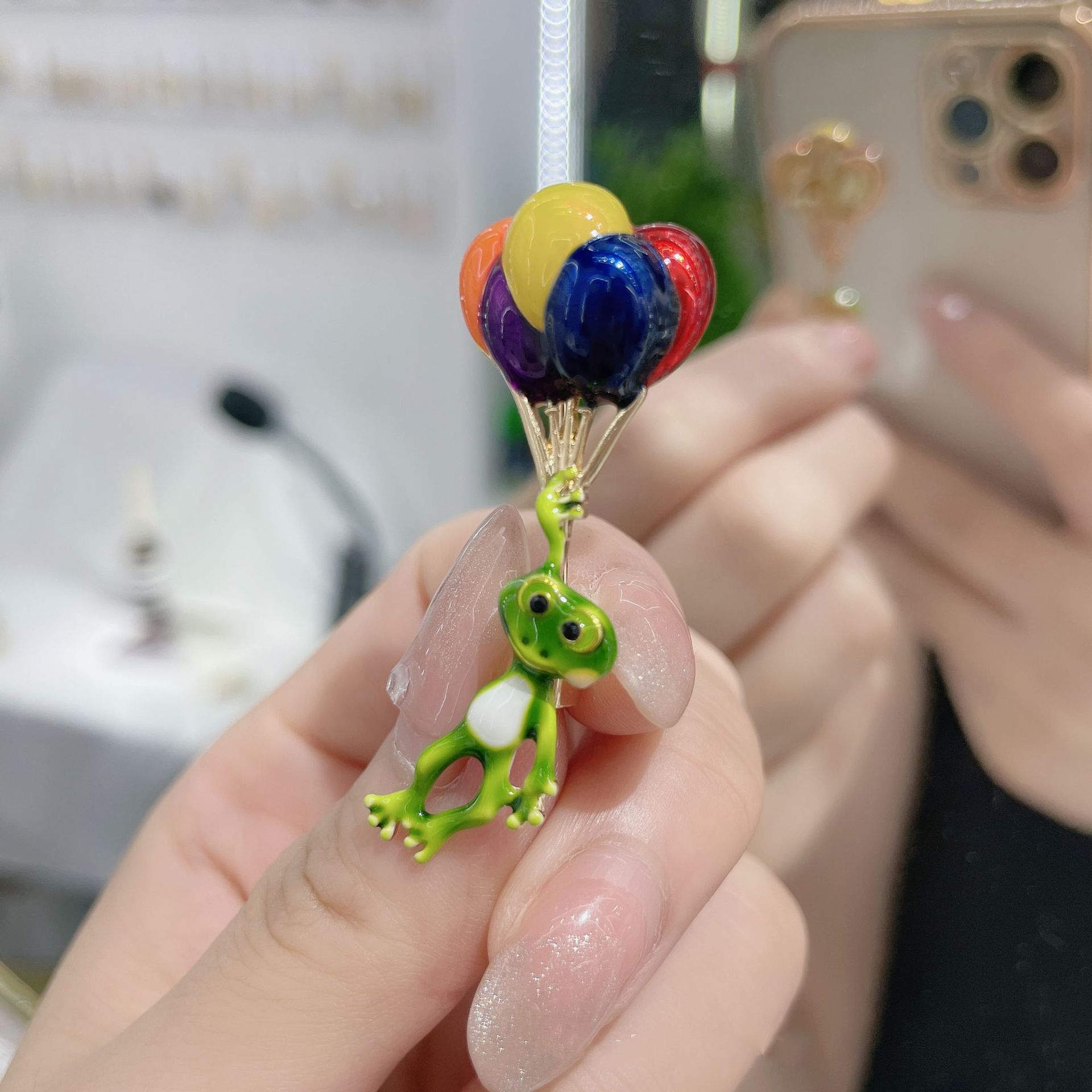 Embroidery Bali - Katak hidup memegang balon warna-warni bersepeda